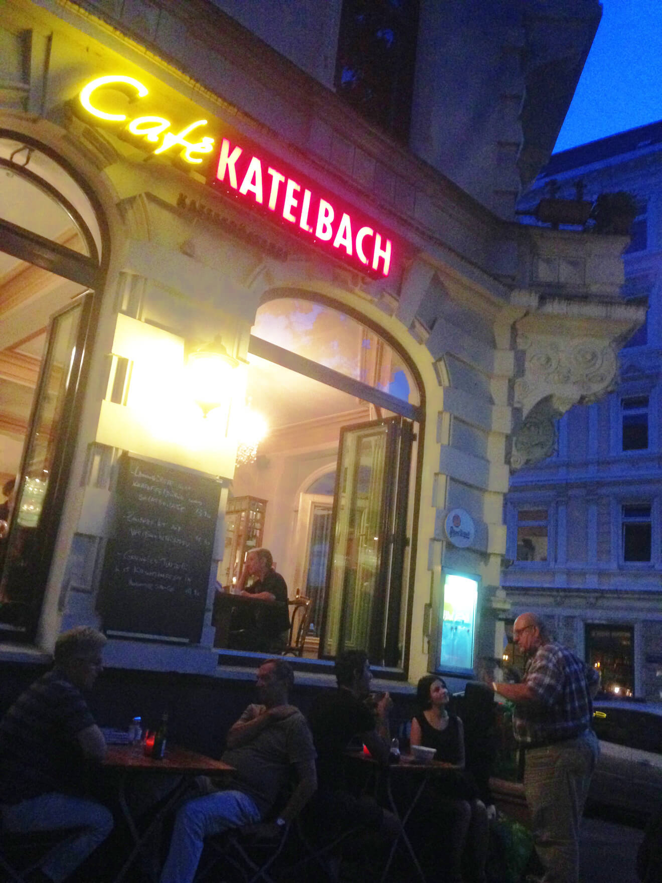 Die Fassade vom Café Katelbach